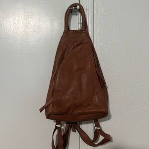 MEDIUM TO LARGE OFF THE SHOULDER OR BACK PACK STYLE BAG